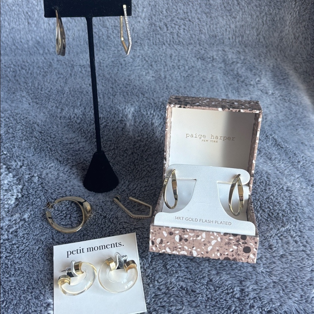 Mixed Set of 4 Earrings in Gold Earrings EUC